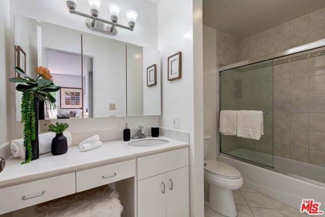 820 California Avenue 201, Santa Monica, CA 90403