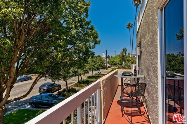 820 California Avenue 201, Santa Monica, CA 90403