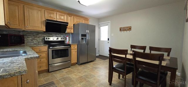 221 Harvest Lane, Reading, OH 45237