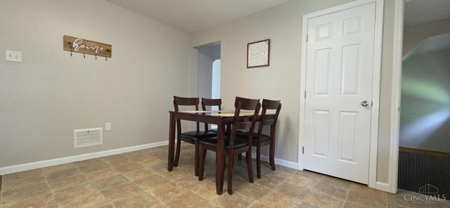 221 Harvest Lane, Reading, OH 45237
