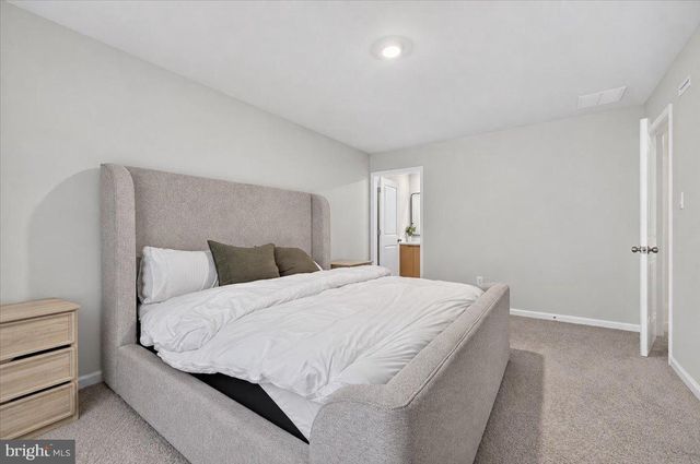 6 WHALER DR, Runnemede, NJ 08078