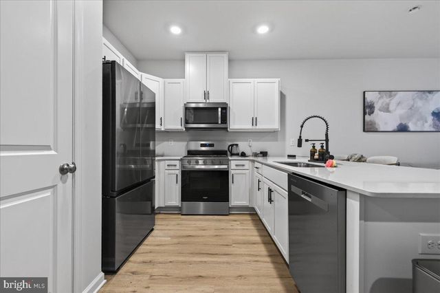 6 WHALER DR, Runnemede, NJ 08078