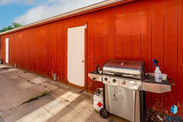 101 N Pipestone St Street 2, Brandon, SD 57005