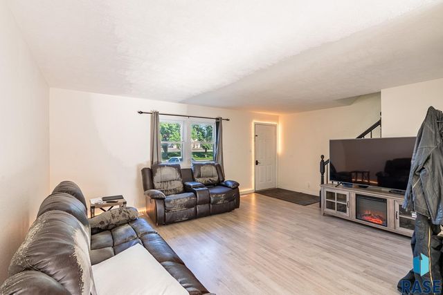 101 N Pipestone St Street 2, Brandon, SD 57005