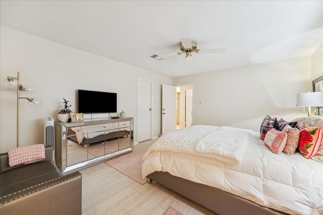 366 Champions Colony Iii, Houston, TX 77069