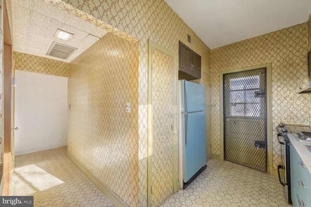 Image 11 of property listing at 3813 GLEN AVE, Baltimore, MD 21215