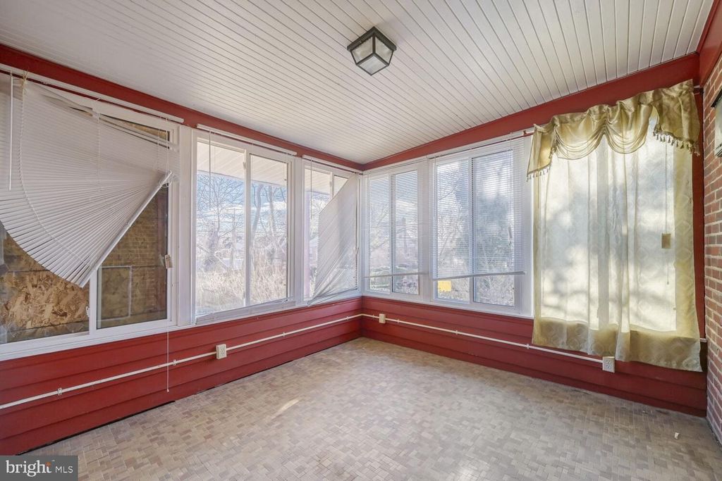 Image 12 of property listing at 3813 GLEN AVE, Baltimore, MD 21215