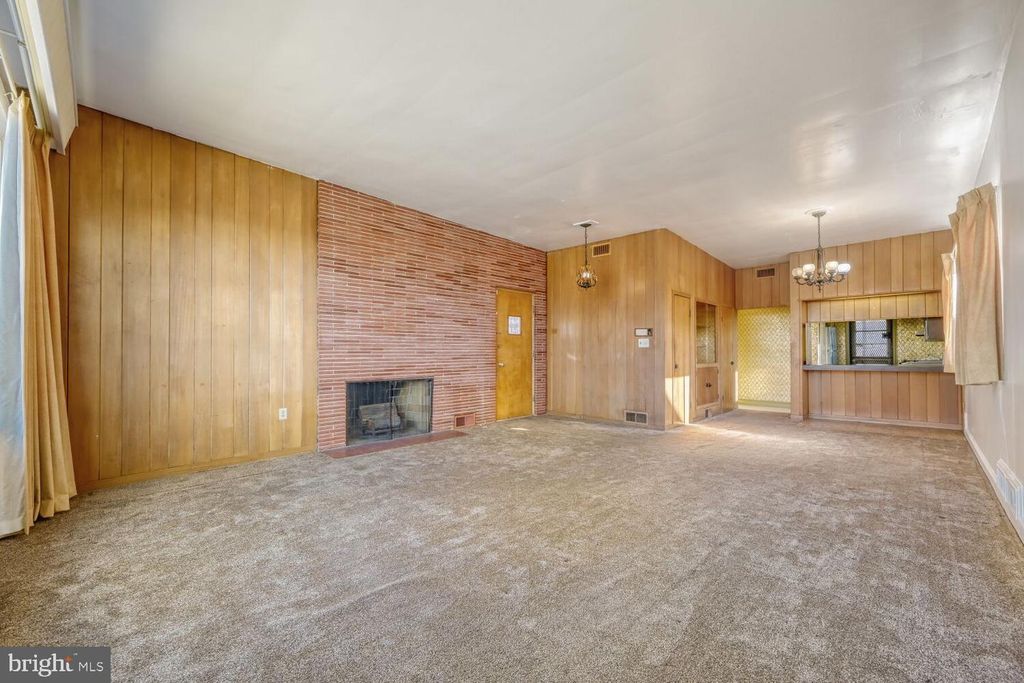 Image 5 of property listing at 3813 GLEN AVE, Baltimore, MD 21215