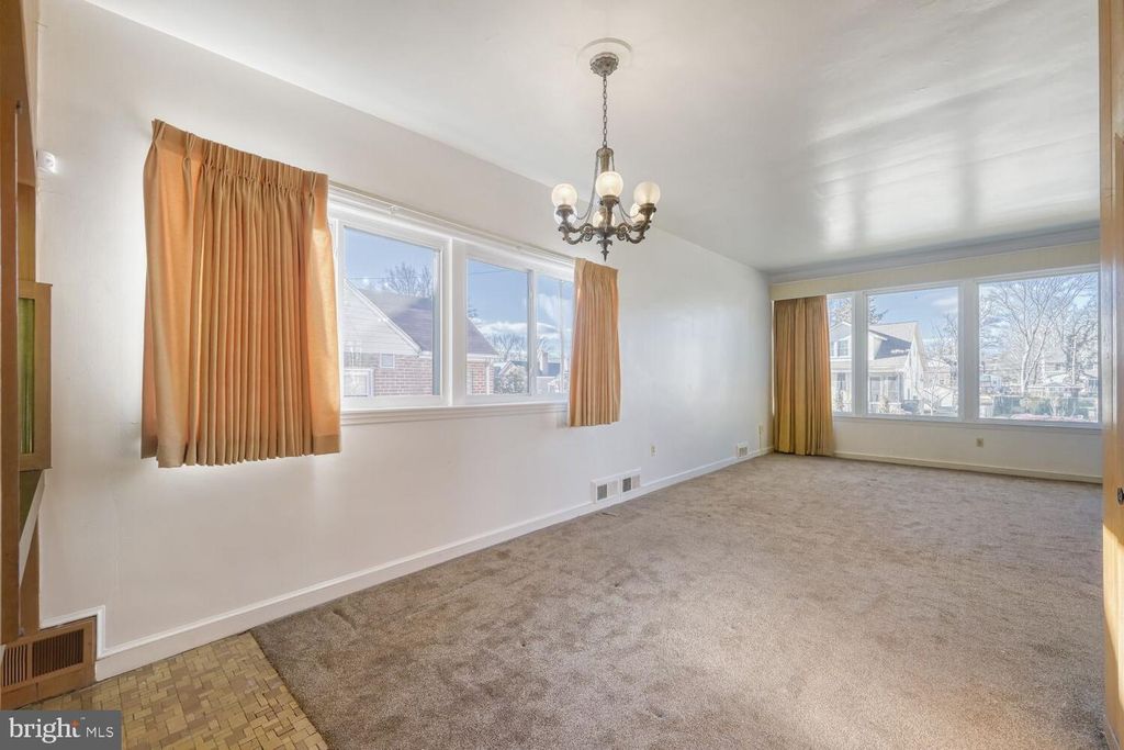 Image 6 of property listing at 3813 GLEN AVE, Baltimore, MD 21215