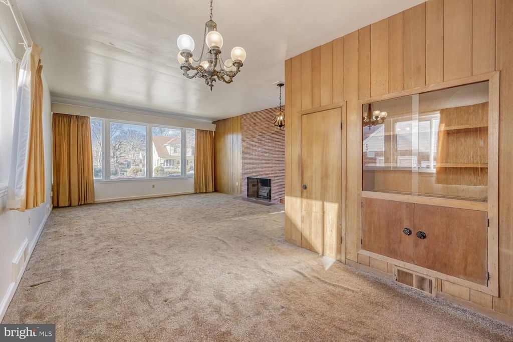 Image 7 of property listing at 3813 GLEN AVE, Baltimore, MD 21215