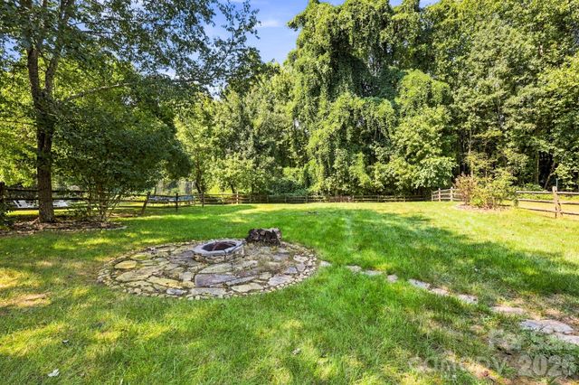 153 Flowering Grove Lane, Mooresville, NC 28115