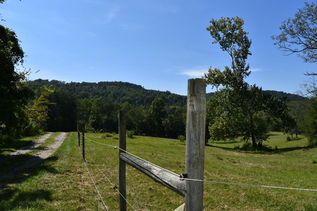 1975 Cherry Grove Road, Somerset, KY 42501