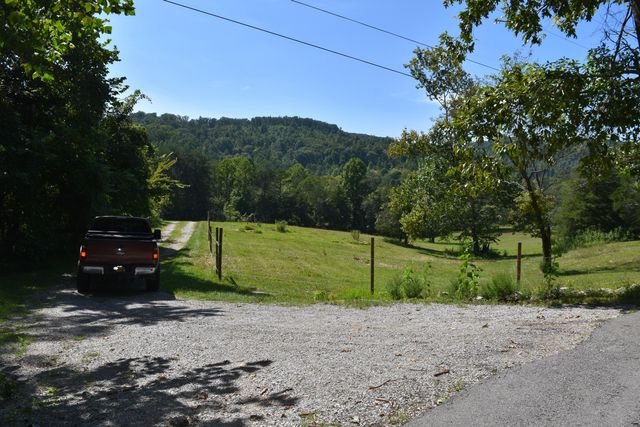 1975 Cherry Grove Road, Somerset, KY 42501