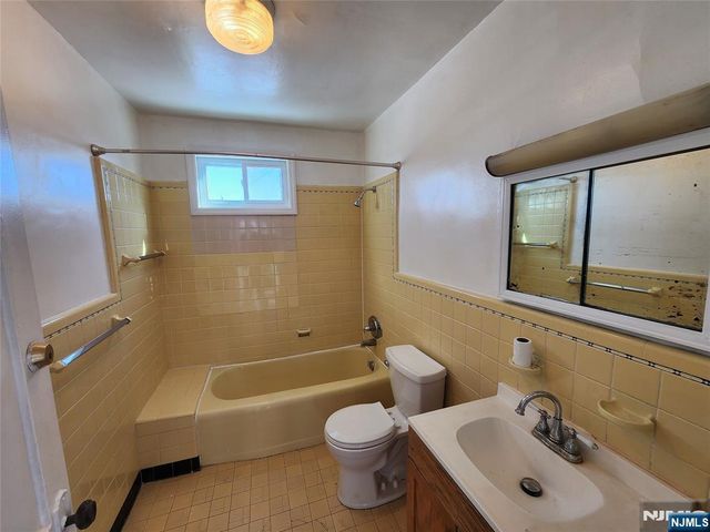 752 Ridge Road, Lyndhurst, NJ 07071