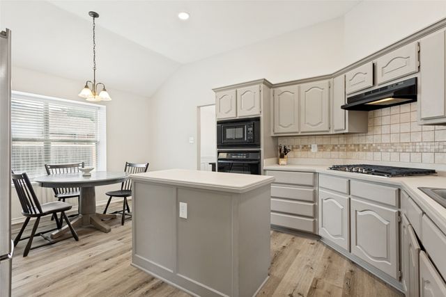 529 Lochwood Drive, Murphy, TX 75094