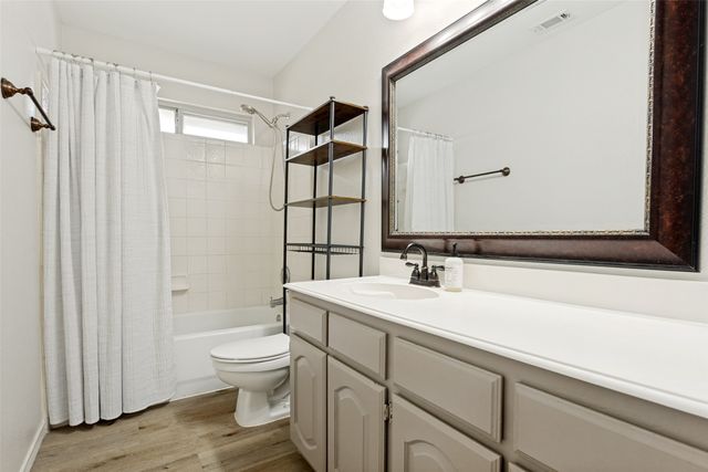 529 Lochwood Drive, Murphy, TX 75094
