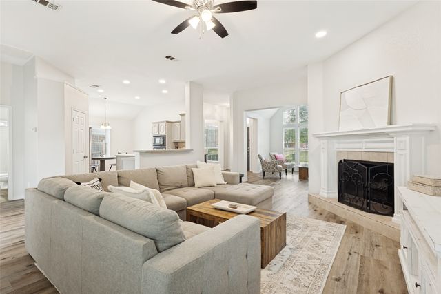 529 Lochwood Drive, Murphy, TX 75094