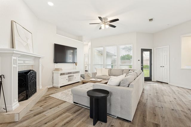 529 Lochwood Drive, Murphy, TX 75094