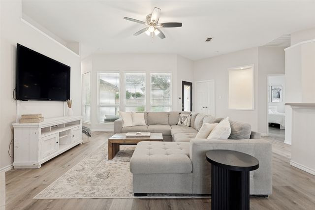 529 Lochwood Drive, Murphy, TX 75094