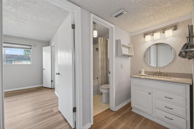 1516 Bay Area Boulevard H10, Houston, TX 77058