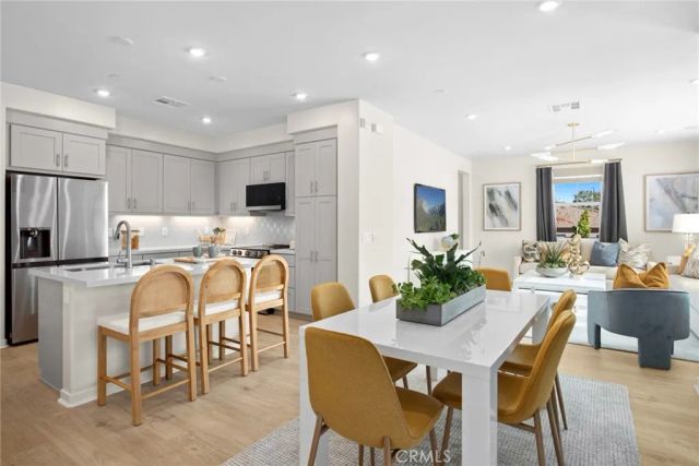 723 E. Route 66, Glendora, CA 91740