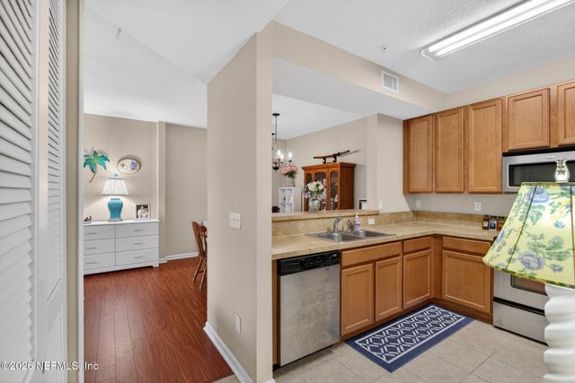 2200 MARSH HAWK Lane 403, Fleming Island, FL 32003