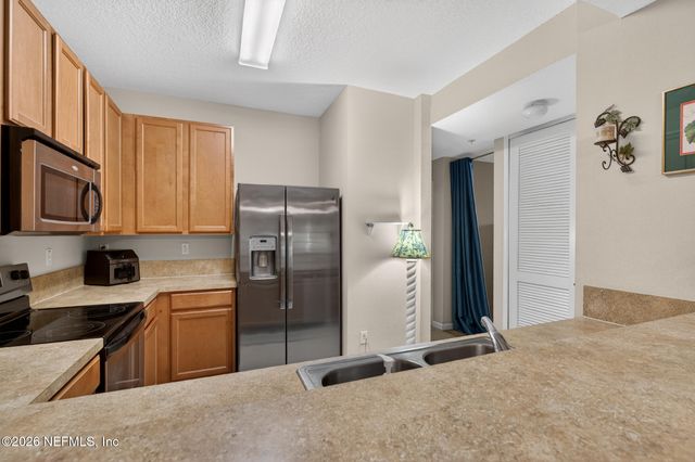 2200 MARSH HAWK Lane 403, Fleming Island, FL 32003