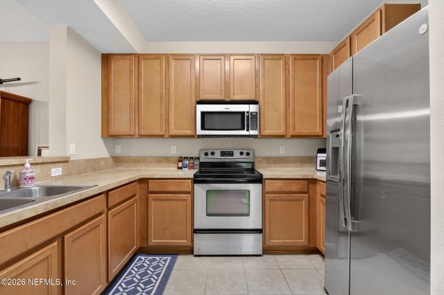 2200 MARSH HAWK Lane 403, Fleming Island, FL 32003