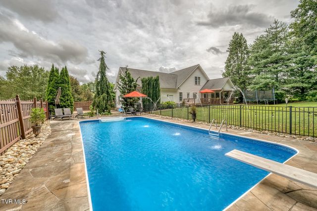 1828 Weaver Branch Rd, Piney Flats, TN 37686