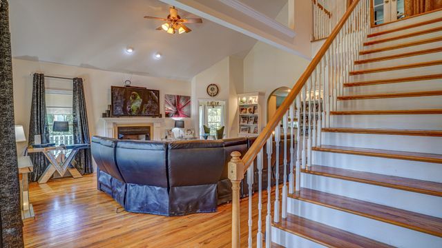 1828 Weaver Branch Rd, Piney Flats, TN 37686