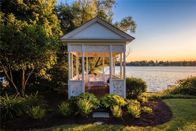 102 East Genesee Street, Skaneateles, NY 13152