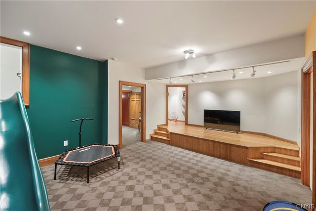 102 East Genesee Street, Skaneateles, NY 13152