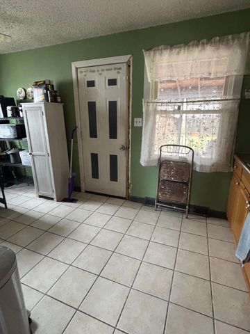 7717 Beech Avenue, Hammond, IN 46324