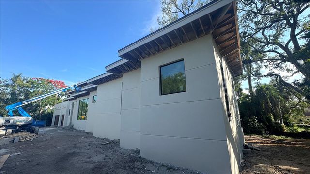 2100 MCCLELLAN PARKWAY, Sarasota, FL 34239