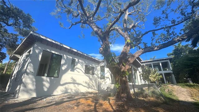 2100 MCCLELLAN PARKWAY, Sarasota, FL 34239