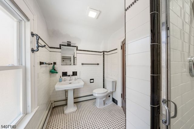 631 Union Ave, Elizabeth City, NJ 07208