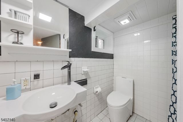 631 Union Ave, Elizabeth City, NJ 07208