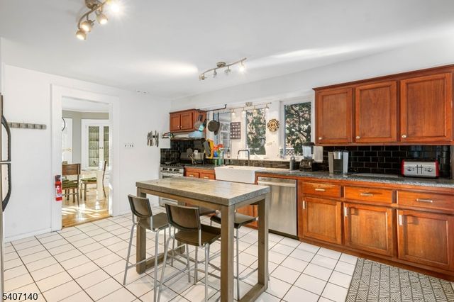 631 Union Ave, Elizabeth City, NJ 07208