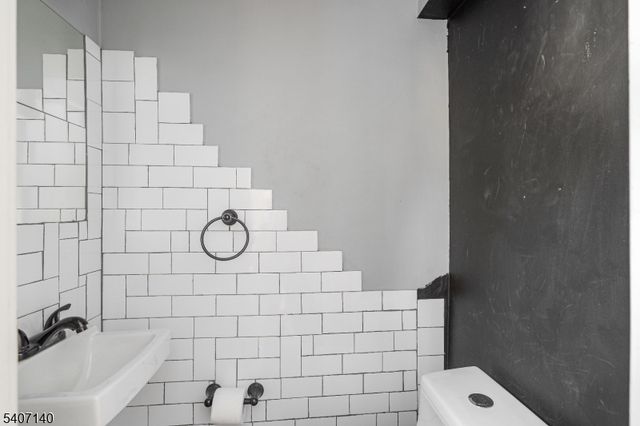 631 Union Ave, Elizabeth City, NJ 07208