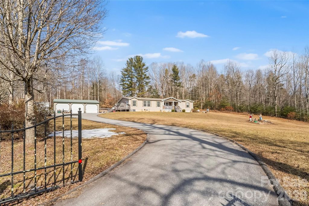 719 Smyre Road, Zirconia, NC 28790