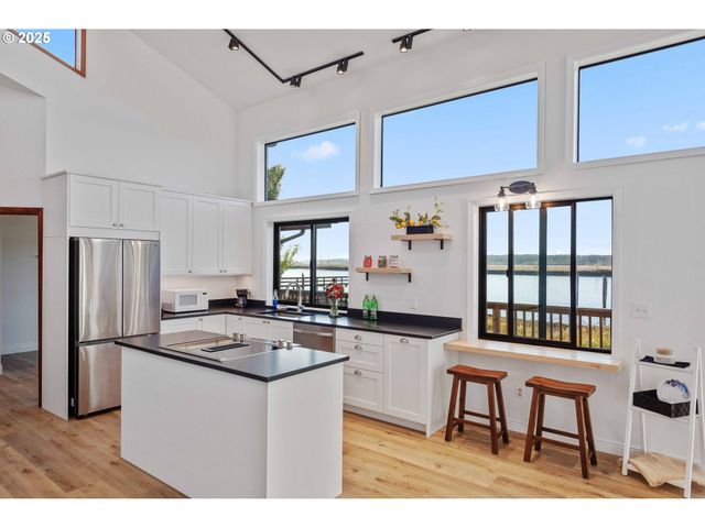 57555 PARKERSBURG Rd, Bandon, OR 97411