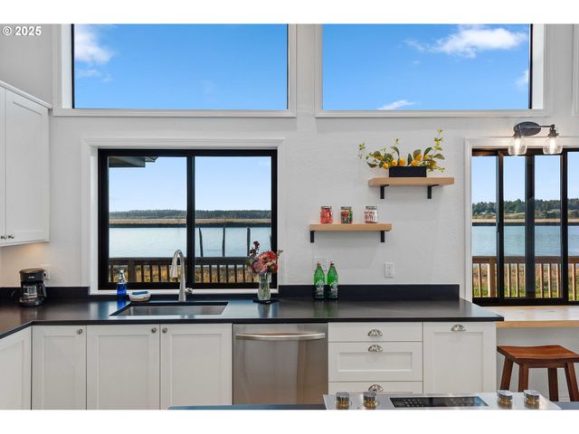 57555 PARKERSBURG Rd, Bandon, OR 97411