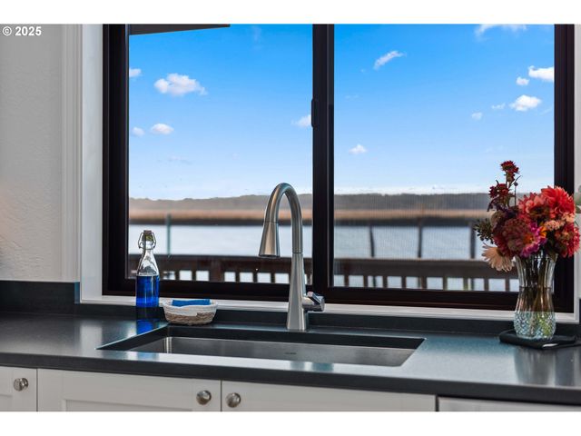 57555 PARKERSBURG Rd, Bandon, OR 97411