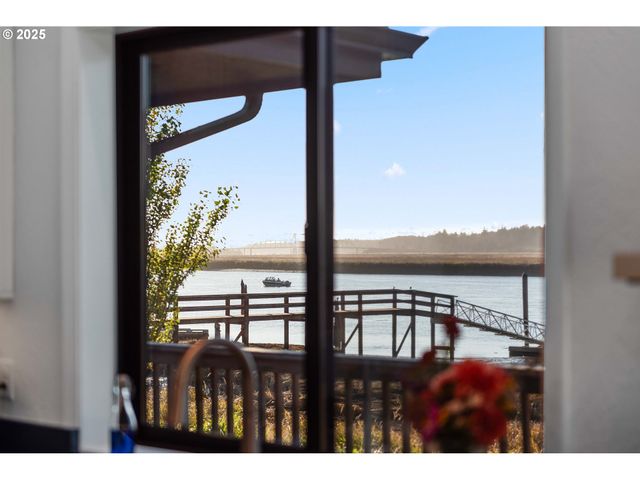 57555 PARKERSBURG Rd, Bandon, OR 97411