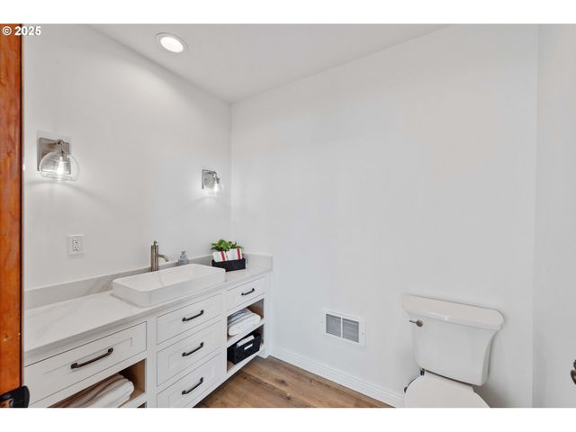 57555 PARKERSBURG Rd, Bandon, OR 97411