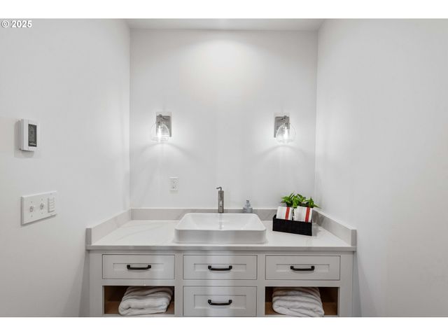 57555 PARKERSBURG Rd, Bandon, OR 97411