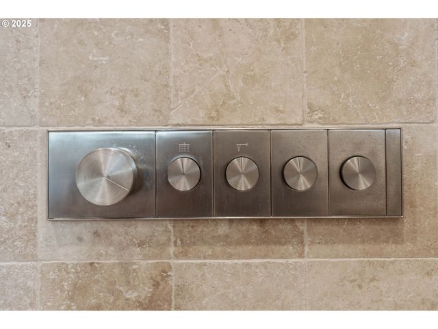 57555 PARKERSBURG Rd, Bandon, OR 97411