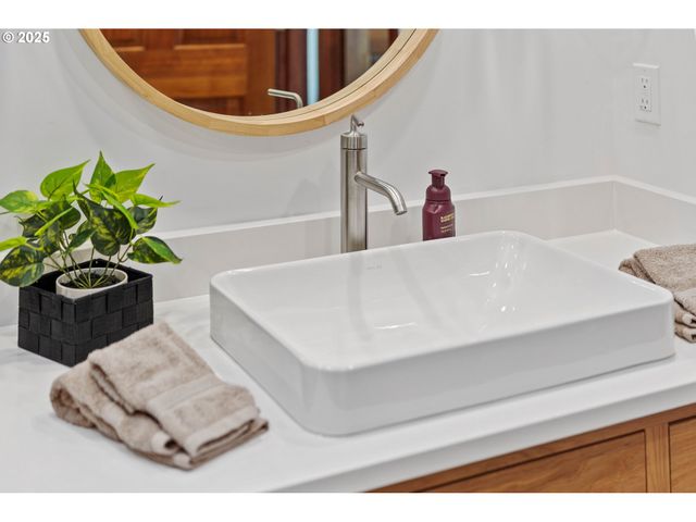 57555 PARKERSBURG Rd, Bandon, OR 97411