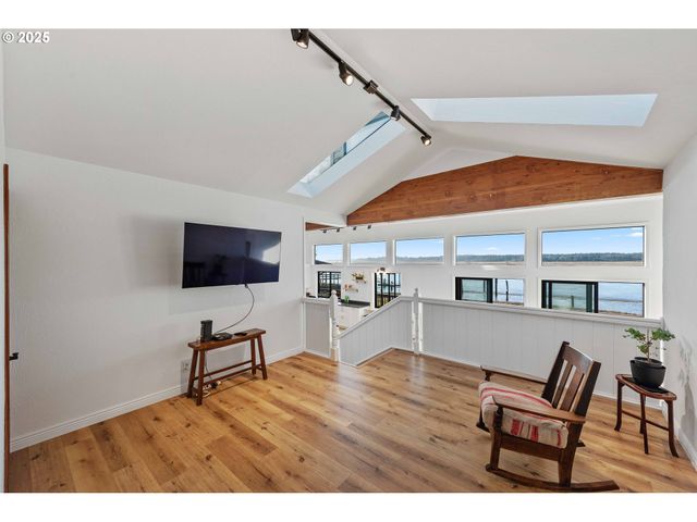 57555 PARKERSBURG Rd, Bandon, OR 97411