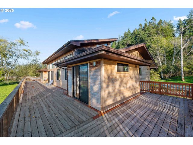 57555 PARKERSBURG Rd, Bandon, OR 97411